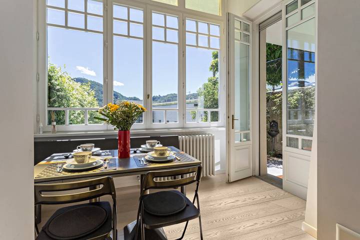 Vacation rental for 4 people, with lake view and yard, with pets in Como