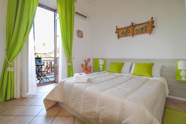 B&b per 3 persone, con Balcone e Panorama a Santo Stefano di Camastra