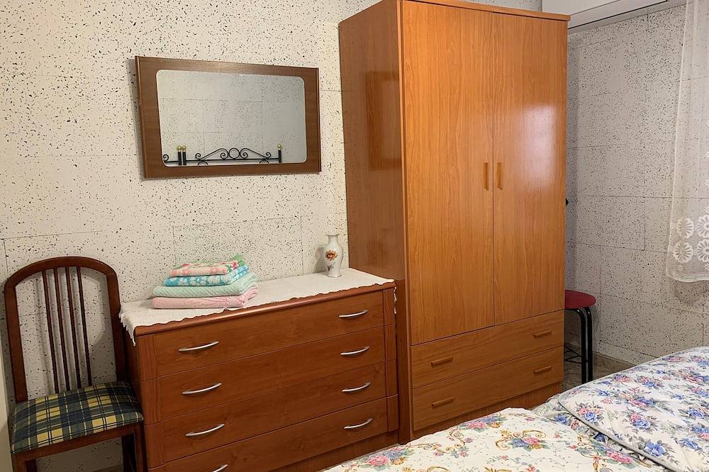 Apartamento entero, Piso bien equipado y de fácil aparcamiento. Ideal punto de partida de sus rutas. in Trujillo, Provincia de Cáceres
