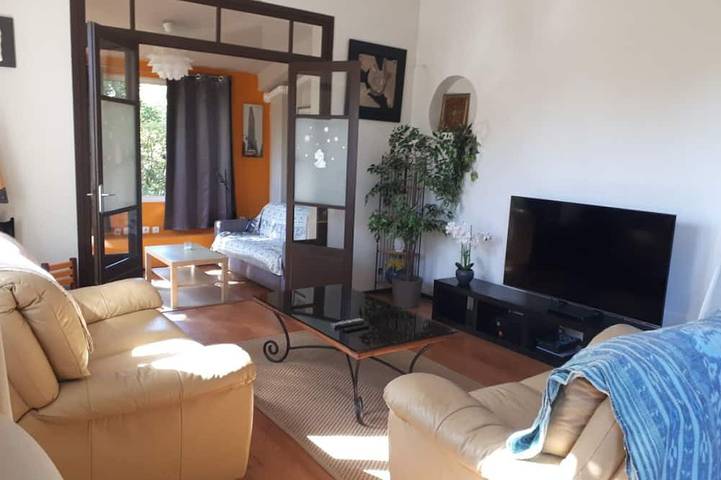 Casa con aire acondicionado, jardín y piscina en paz, a 5 minutos a pie de Plagles & Trade in Les Sablettes, La Seyne-sur-Mer