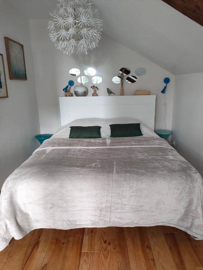 Appartement entier, La Suite 27 bis, maison indépendante avec terrasse, proche gare et centre in Guingamp, Région de Guingamp