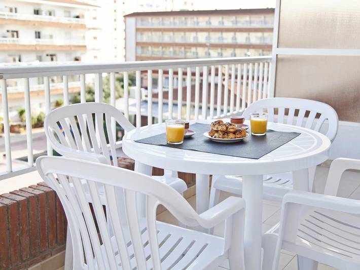 Ferienwohnung für 4 Personen, mit Pool und Garten in Blanes - 2