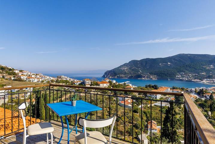 Location de vacances pour 6 personnes, avec vue sur l’océan ainsi que terrasse et jardin dans Skopelos - 3