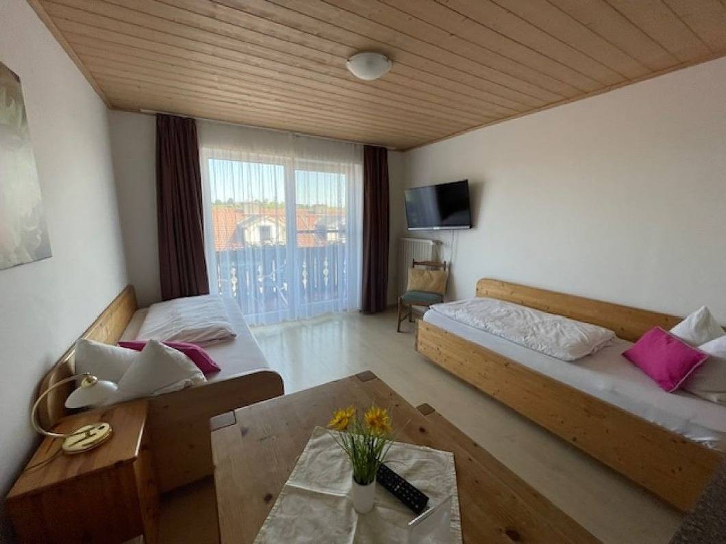 Ganze Ferienwohnung, Appartement 1 in Rohrdorf, Chiemgauer Alpen