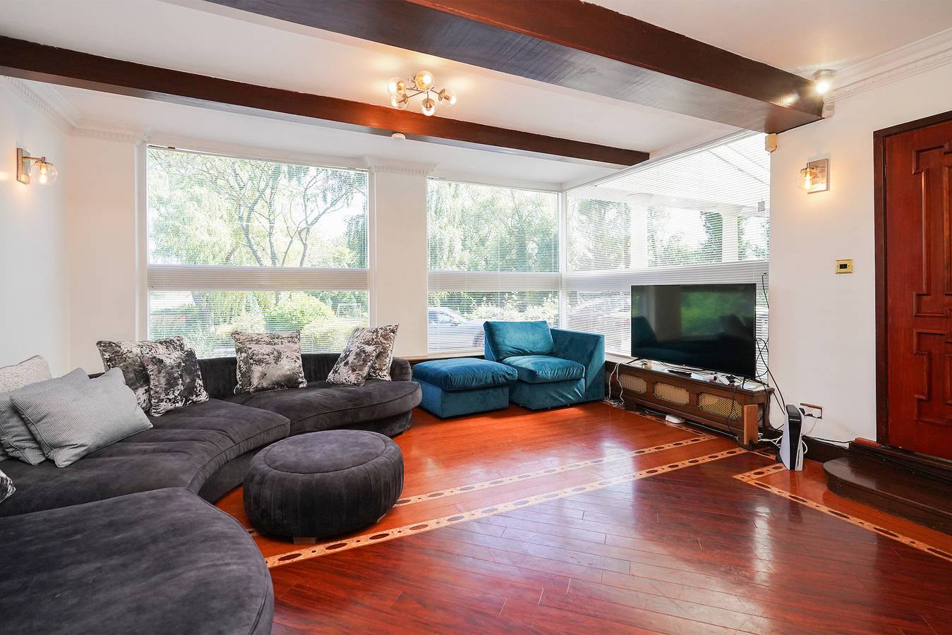 Rentmyspahome with Swimming Pool, Hottub and Sauna in South Yorkshire