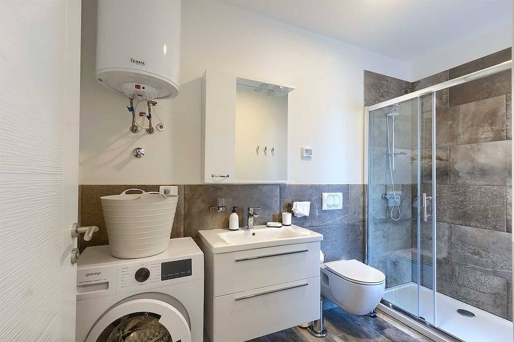 Geheel appartement, Brand New Modern studio apartment for 2+1 guests with shared pool in Novigrad, Mareda