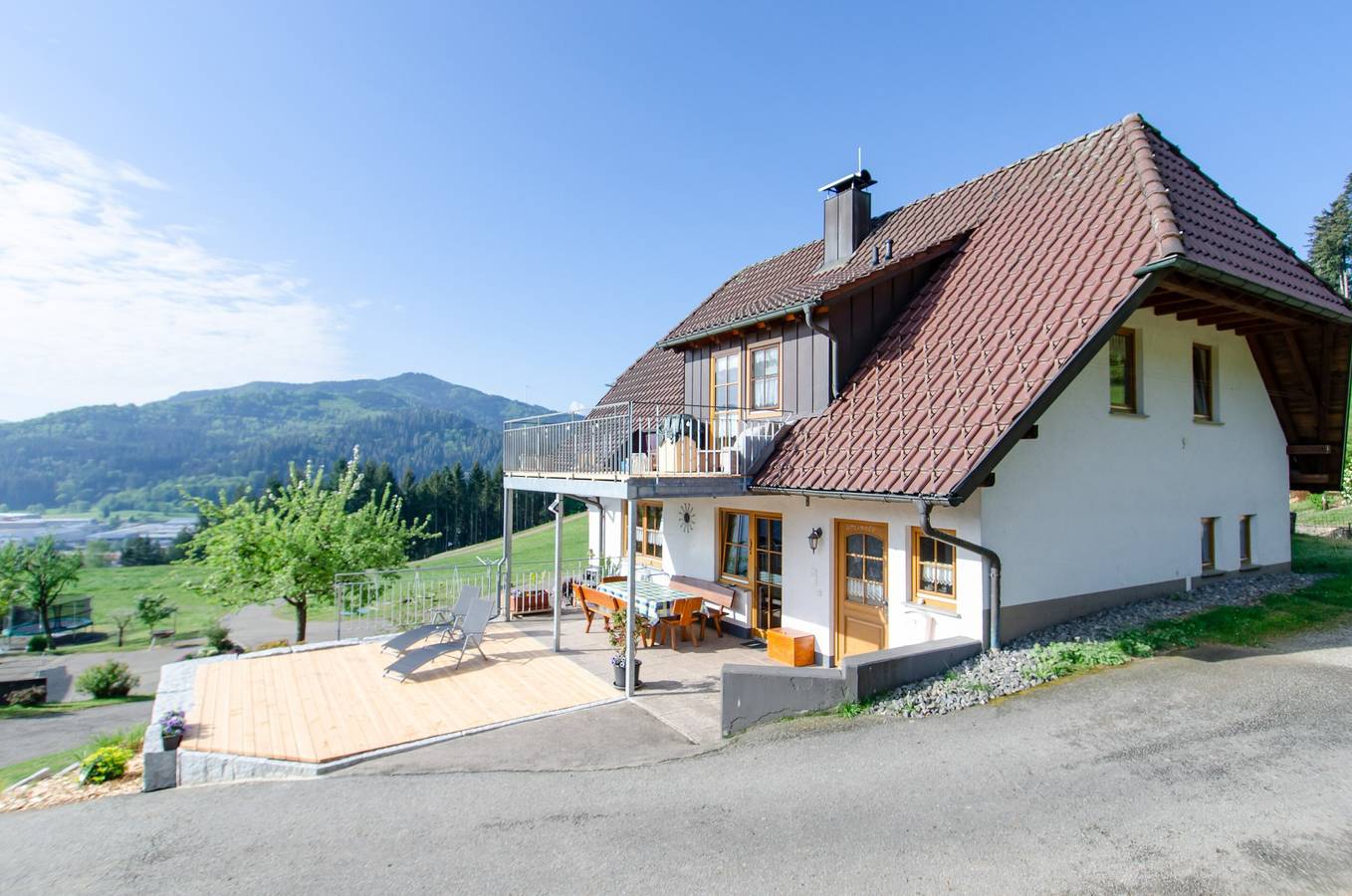 Ganze Wohnung, Ferienwohnung 'Vordersbergerhof' mit Bergblick, privater Terrasse und Wi-Fi in Hausach, Kinzigtal