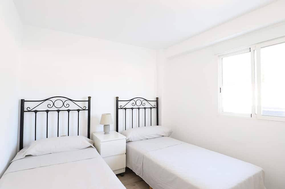 Villa 200m from beach with shared garden and pool in Playa de Almardá, Sagunto