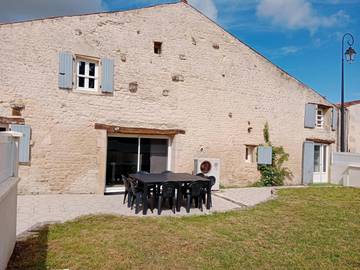 Gîte pour 12 personnes, avec jardin à Puyravault