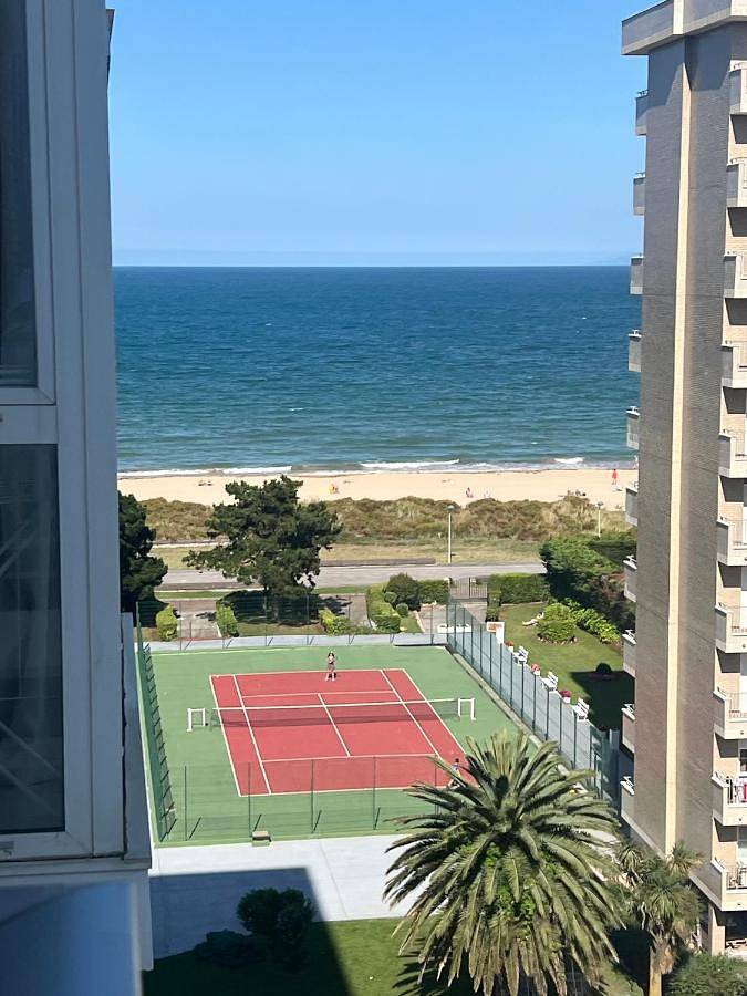 Gîte pour 3 personnes, avec Balcon et Terrasse ainsi que Jardin et Vue à Laredo - 2
