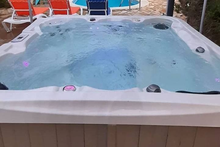 Maison de vacances pour 19 personnes, avec jardin ainsi que balcon et jacuzzi, animaux acceptés à L'Ametlla de Mar