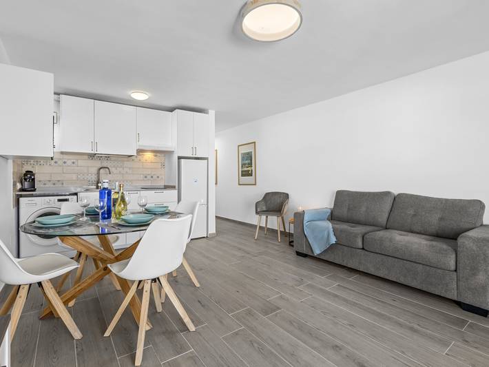 Ganze Wohnung, Renovierte 2-Zimmer-Wohnung in Puerto del Carmen, nah am Strand, für 4 Personen in Puerto del Carmen, Tías