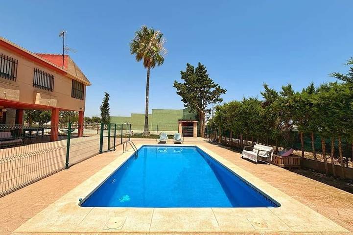 Ferienhaus für 13 Personen, mit Garten und Pool sowie Balkon