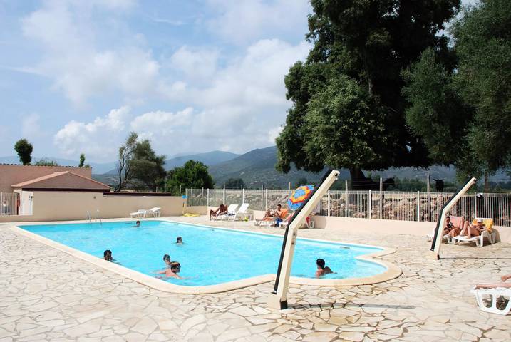 Camping für 6 Personen, mit Terrasse und Pool, mit Haustier auf Korsika - 4