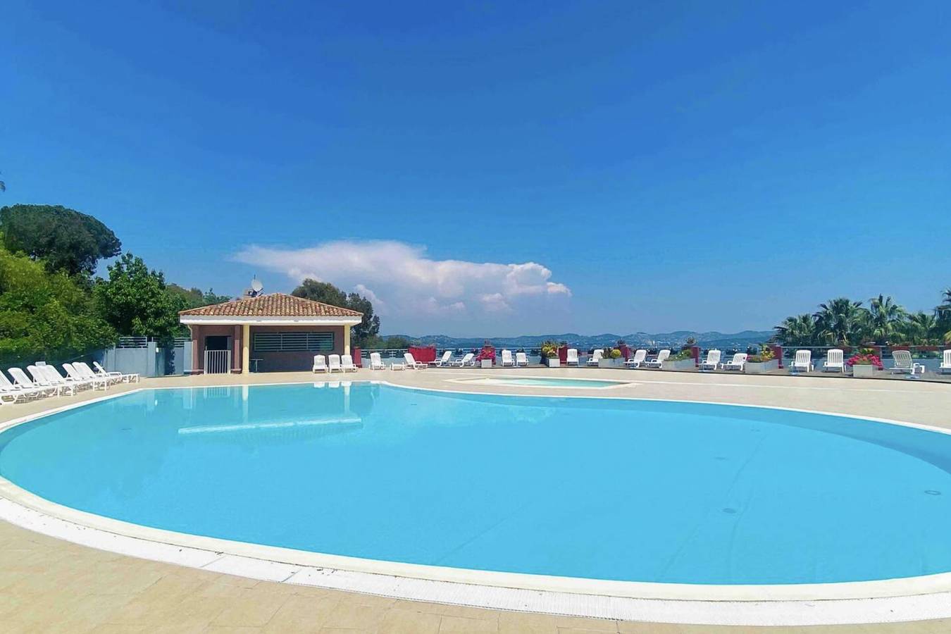 Ganze Ferienwohnung, Ferienwohnung für 3 Personen mit Pool in Mandelieu-la-Napoule, Massif de l'Esterel