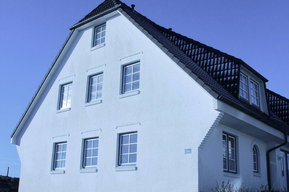 Ganze Wohnung, Exklusive Ferienwohnung in traumhaft ruhiger Dünenlage und  direkt am Meer in Hörnum, Sylt