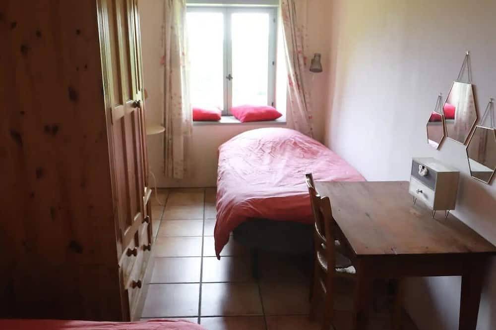 Maison de campagne en pierre - L'Ostal Pèira in Condat-lès-Montboissier, Parc Naturel Régional Livradois-Forez