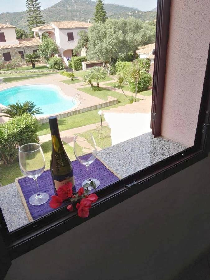 Gîte pour 6 personnes, avec piscine ainsi que jardin et terrasse à Monte Petrosu