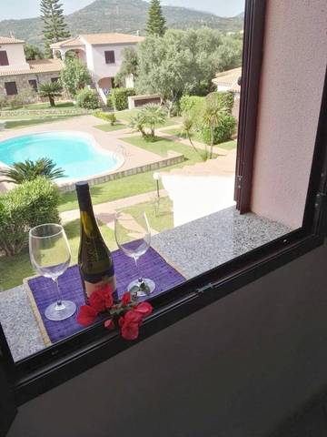 Gîte pour 6 personnes, avec terrasse ainsi que piscine et jardin à Monte Petrosu