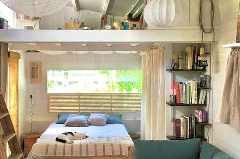 Tiny House La Cabane nichée sous les arbres à 5 mn des plages in Meschers-sur-Gironde, Région de Saintes