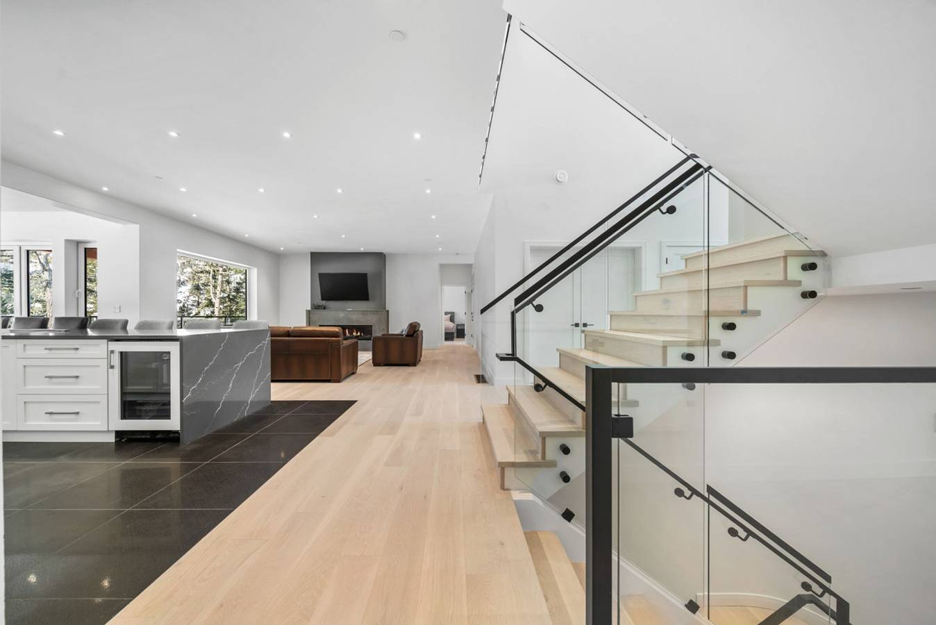 Luxurious 7Br Escape w/ Mountain Views & Privacy in Whistler Blackcomb