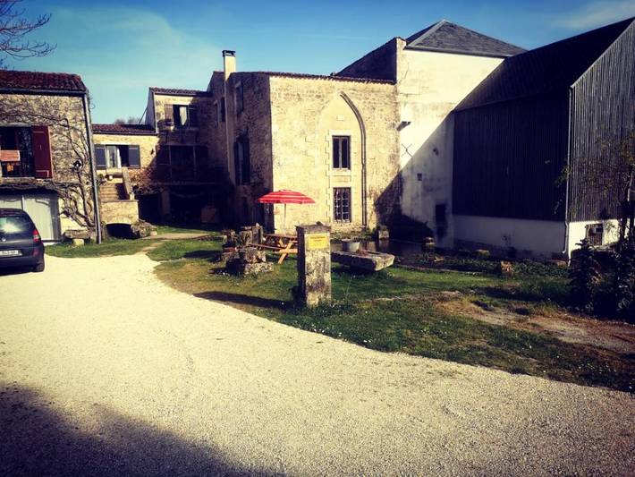 Location de vacances pour 2 personnes, avec Jardin ainsi que Piscine et Vue à Annepont