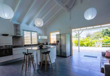 Cottage pour 7 personnes, avec vue ainsi que jardin et piscine, animaux acceptés à Le Moule