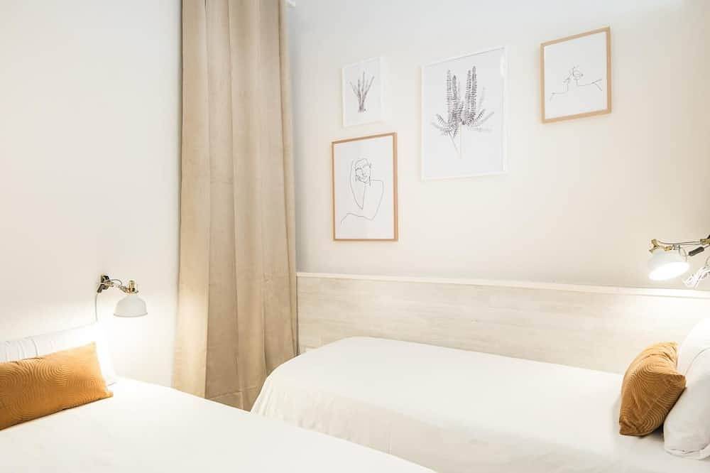 Apartamento entero, Terraza, sol y vida local en Gracia in Centro Barcelona, Barcelona
