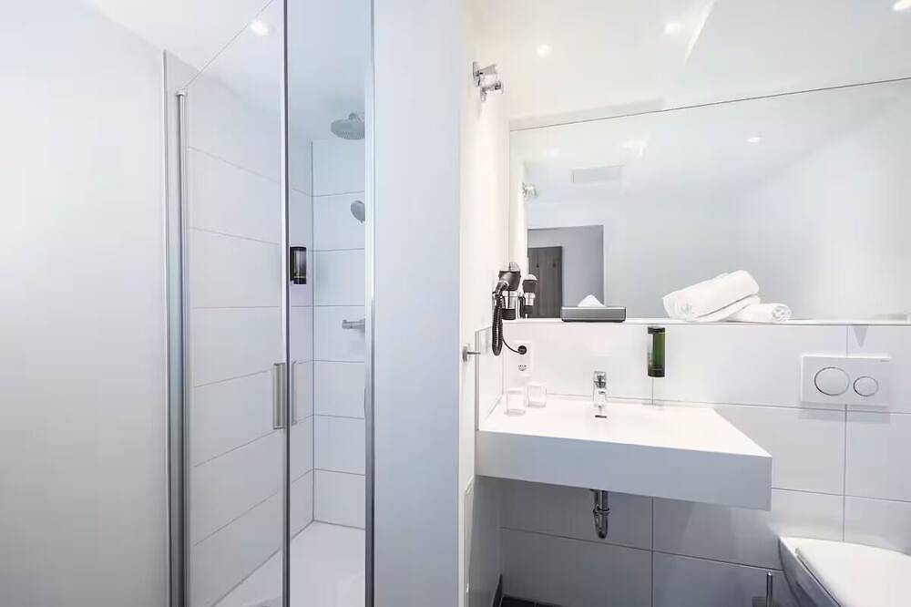 Stylish Twin Stay! Near Business District & City Attractions in Stuttgart, Stuttgart Region