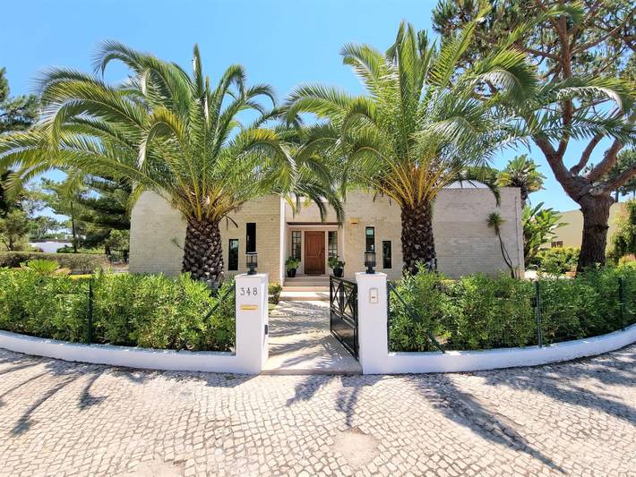 Casa de férias para 10 pessoas, com Varanda e Jacuzzi e ainda Terraço and Jardim na Costa de Galé