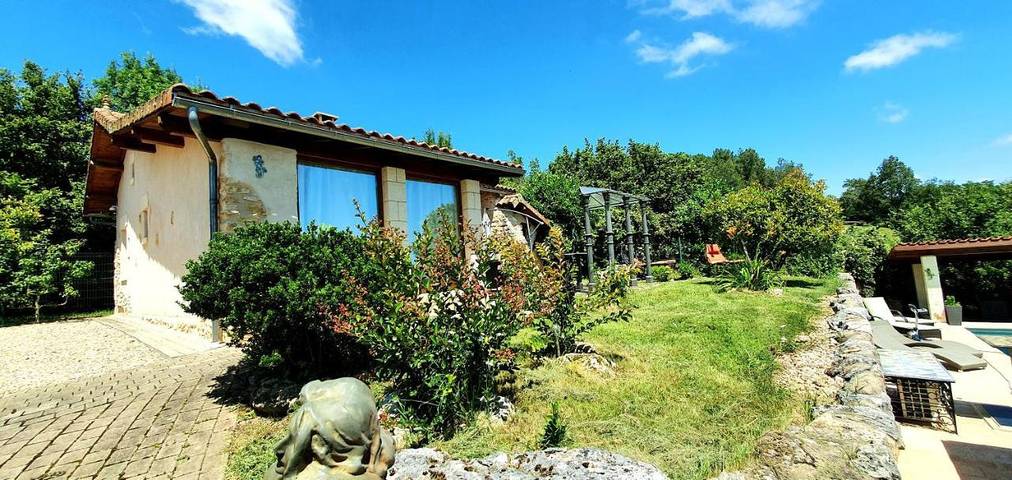 Gîte pour 3 personnes, avec vue ainsi que piscine et jardin à Saint-Jean-de-Côle - 3