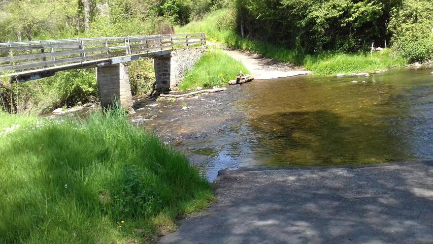 Gîte pour 4 personnes, avec jardin, animaux acceptés à Domeyrat