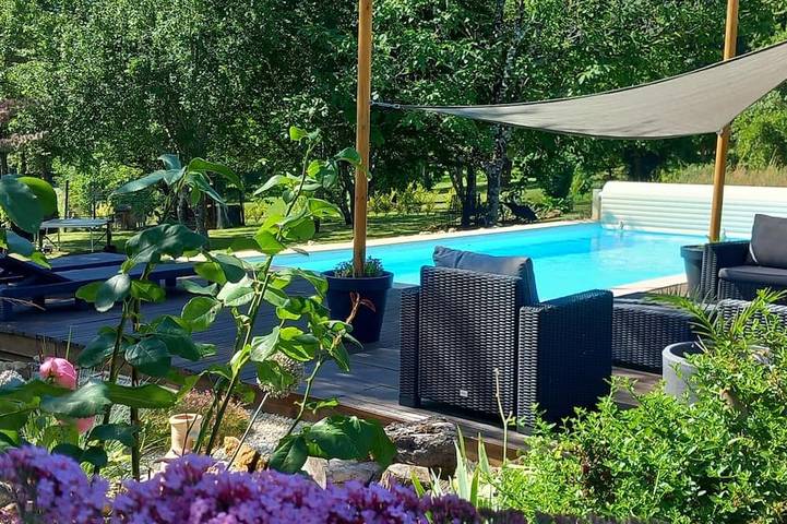 Gîte pour 2 personnes, avec jardin et terrasse à Lussas-et-Nontronneau
