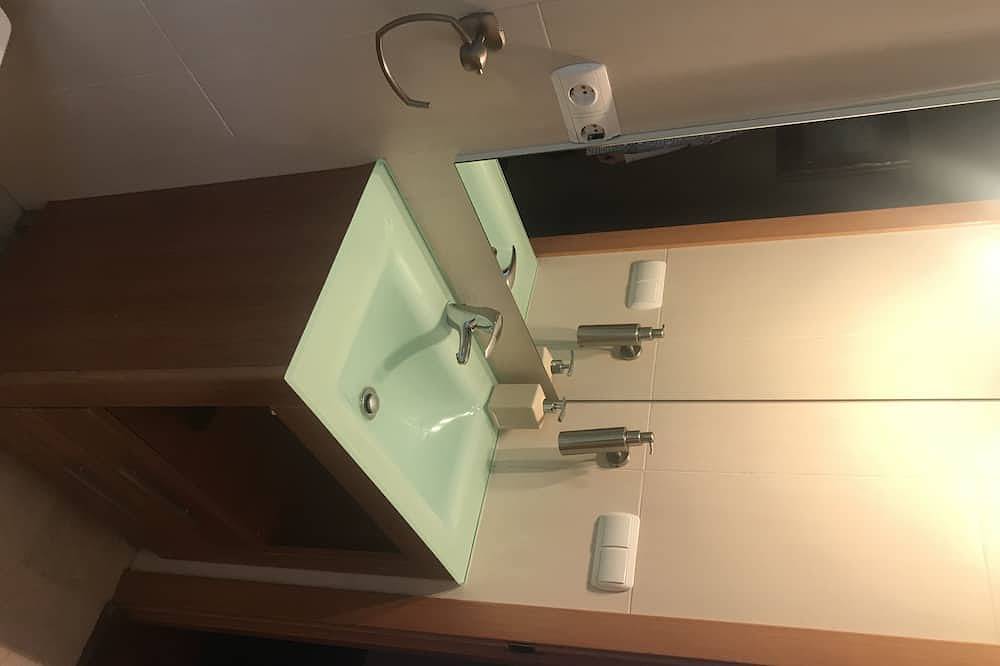Entire apartment, Independent double room with bathroom in Chana (Granada), Granada
