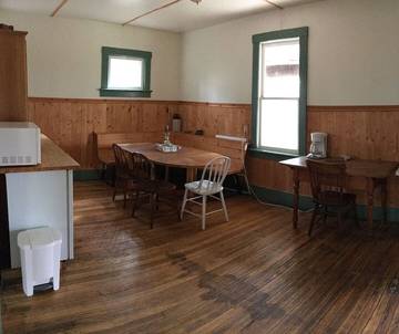 Cottage Rentals for 4 Guests in Alberta, Canada, Picture 4