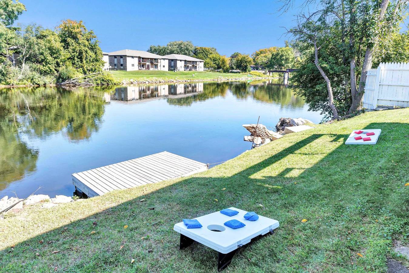 Lazy River Villa - Hottub! Fenced Yard! Sleeps 11! in Condado de Oconto