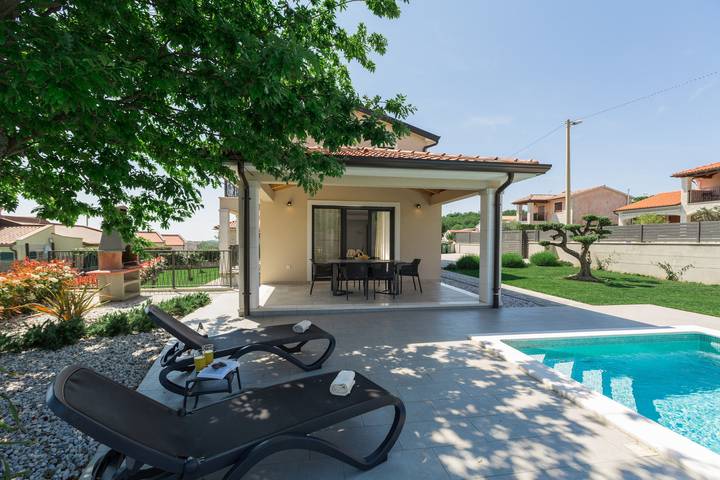 Villa für 6 Personen, mit Terrasse und Garten in Porec und Umgebung - 2