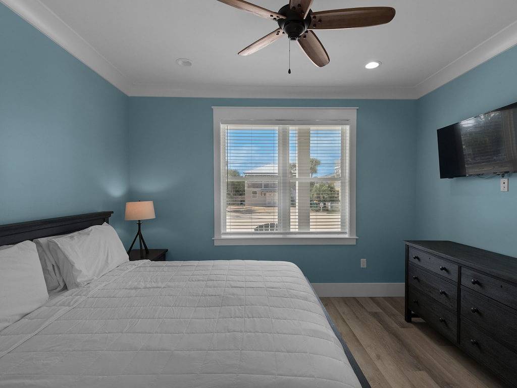 Steps to Beach * Private Pool * Plenty of Parking * 2 Living Rooms in Destin, Emerald Coast