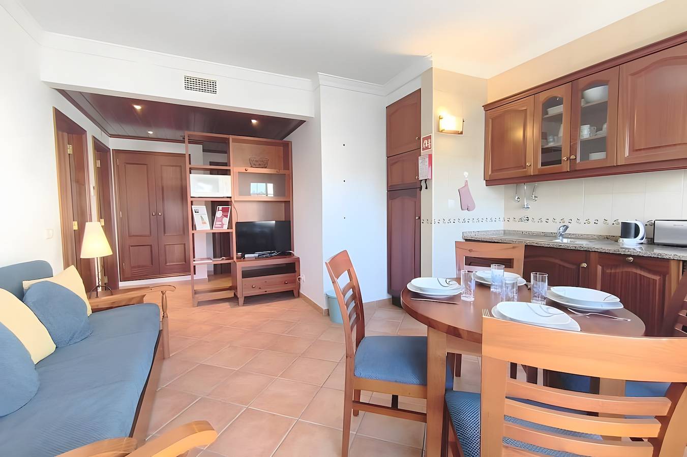 Apartamento entero, T1 Mar Calmo, Monte Gordo - Monte Fino: Apartamento luminoso e acolhedor perto da praia in Monte Gordo, Distrito de Faro