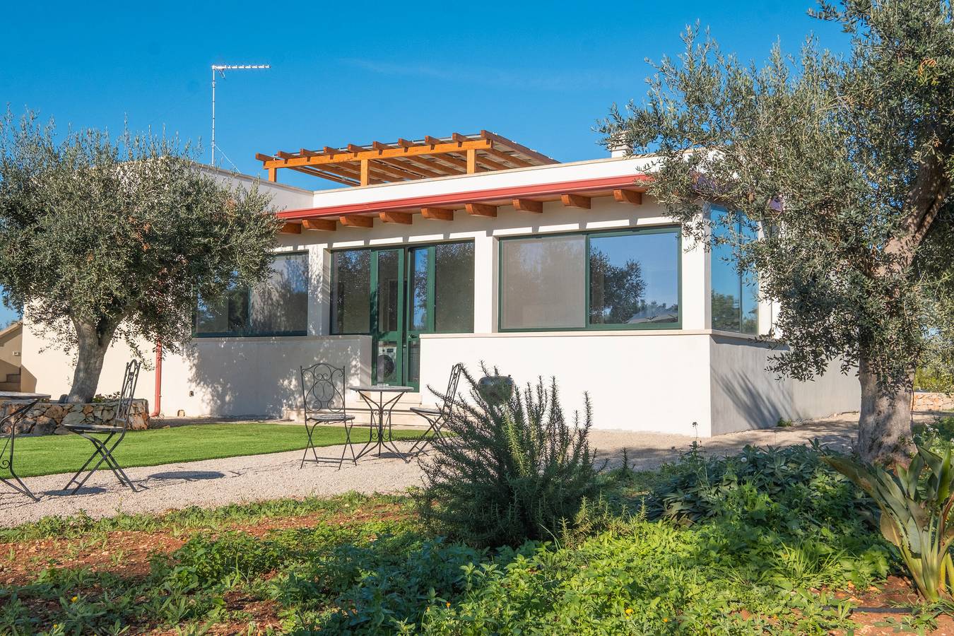 Villa 'Corbezzolo' with Shared Pool, Wi-Fi and Air Conditioning in Galatone, Gulf of Taranto