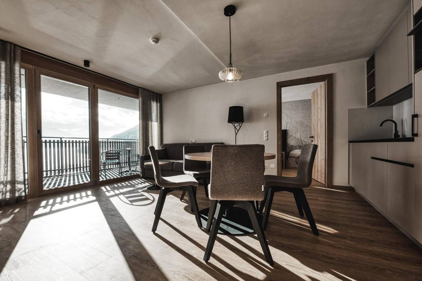 Ganze Wohnung, Residence Froy Wohnung 5 – Seeblick, Whirlpool & Frühstück inklusive in Reschensee, Graun