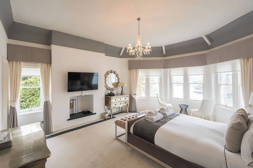 This historic Manor House has been transformed into a superb holiday residence in Bangor, Gwynedd