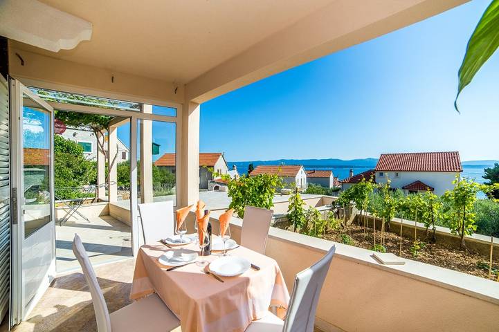 Gîte pour 3 personnes, avec terrasse à Bol - 2