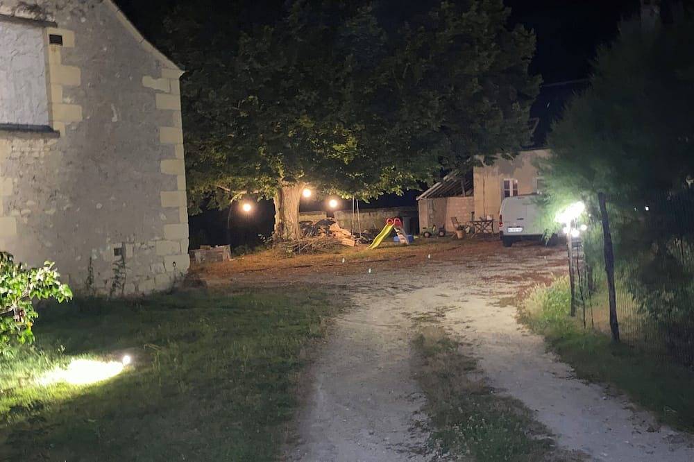 Entire apartment, Enjoyable 2-bedroom apartment in Benais in Benais, Loire Valley