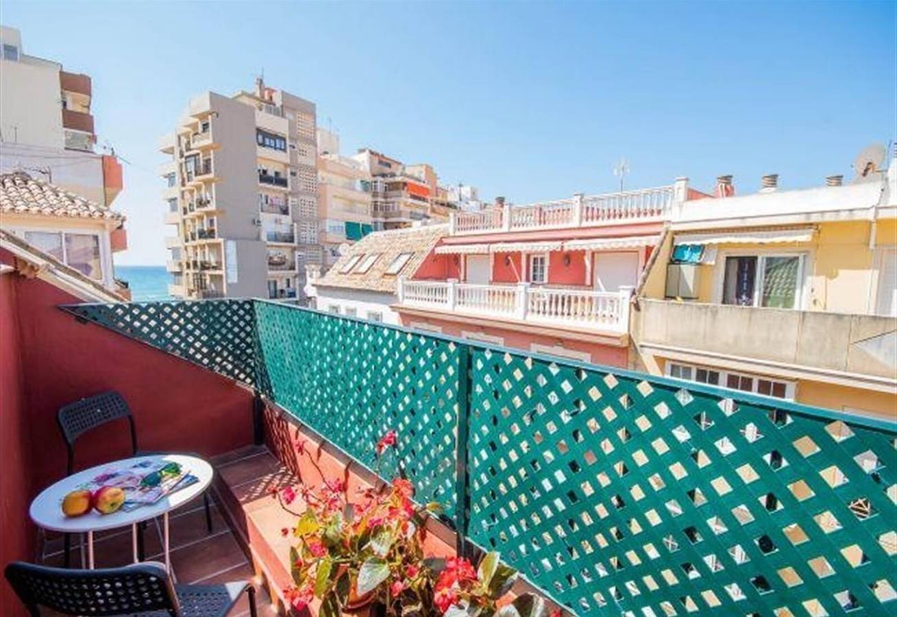 Central Apartment close to the Beach with Sea View, Terrace & Wi-Fi in Playa de Santa Amalia (Fuengirola), Fuengirola