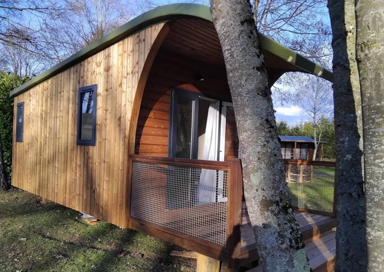 Zecamping 3* familial piscine animaux acceptés tente 20m2 3 pers in Sauxillanges, Parc Naturel Régional Livradois-Forez