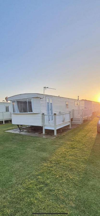 Camping for 6 people, with pool and balcony in Chapel St. Leonards