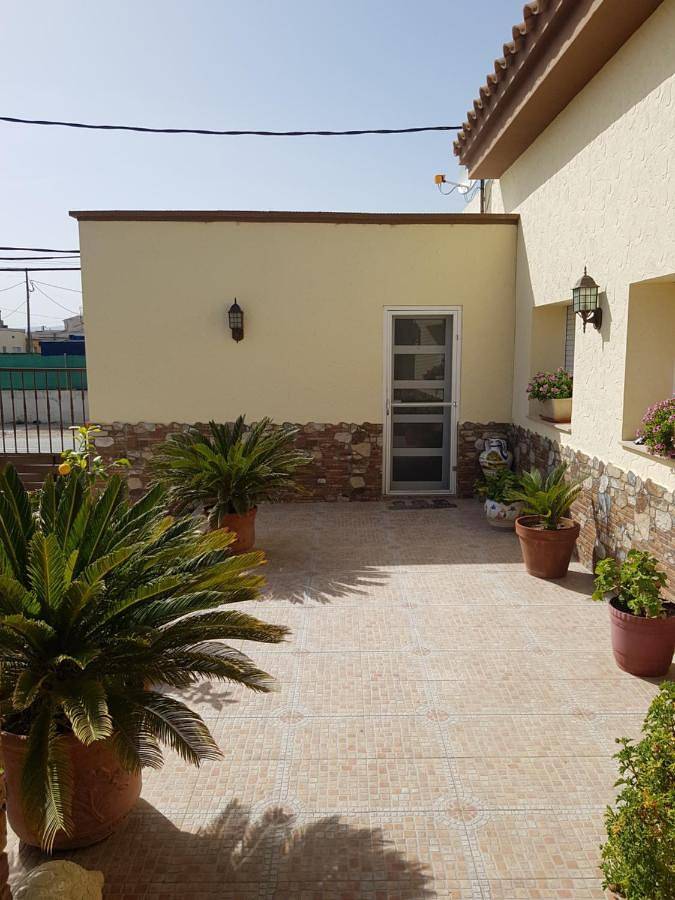 Casa de huéspuedes para 4 personas, con Terraza además de Jardín y Vistas en Deltebre