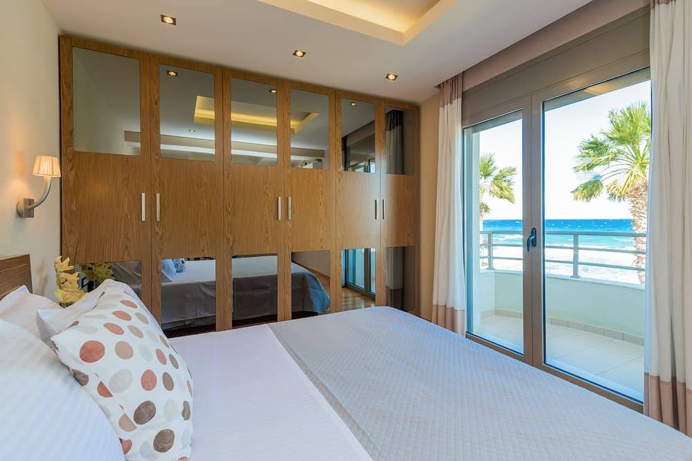 Gaia Deluxe Seafront Villa, with Private Pool & Direct Access to the Beach in Drosia (Zakynthos), Kipseli