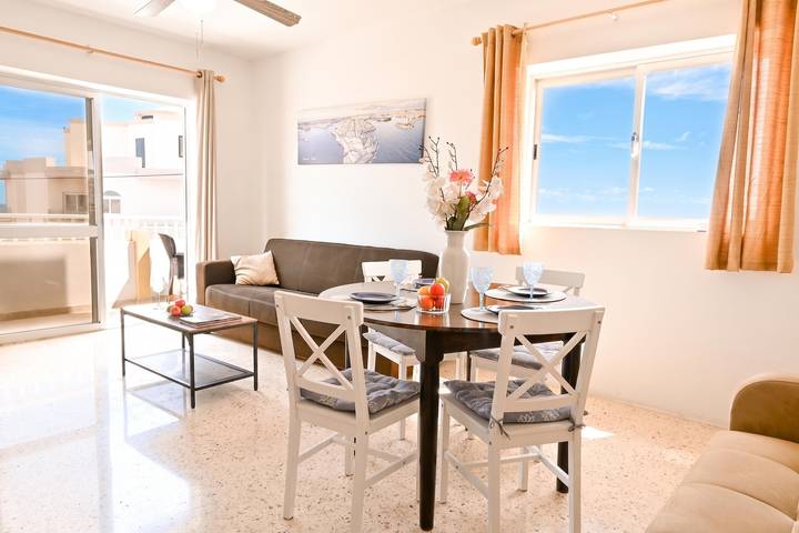 Ferienwohnung für 4 Personen, mit Balkon und Meerblick sowie Terrasse